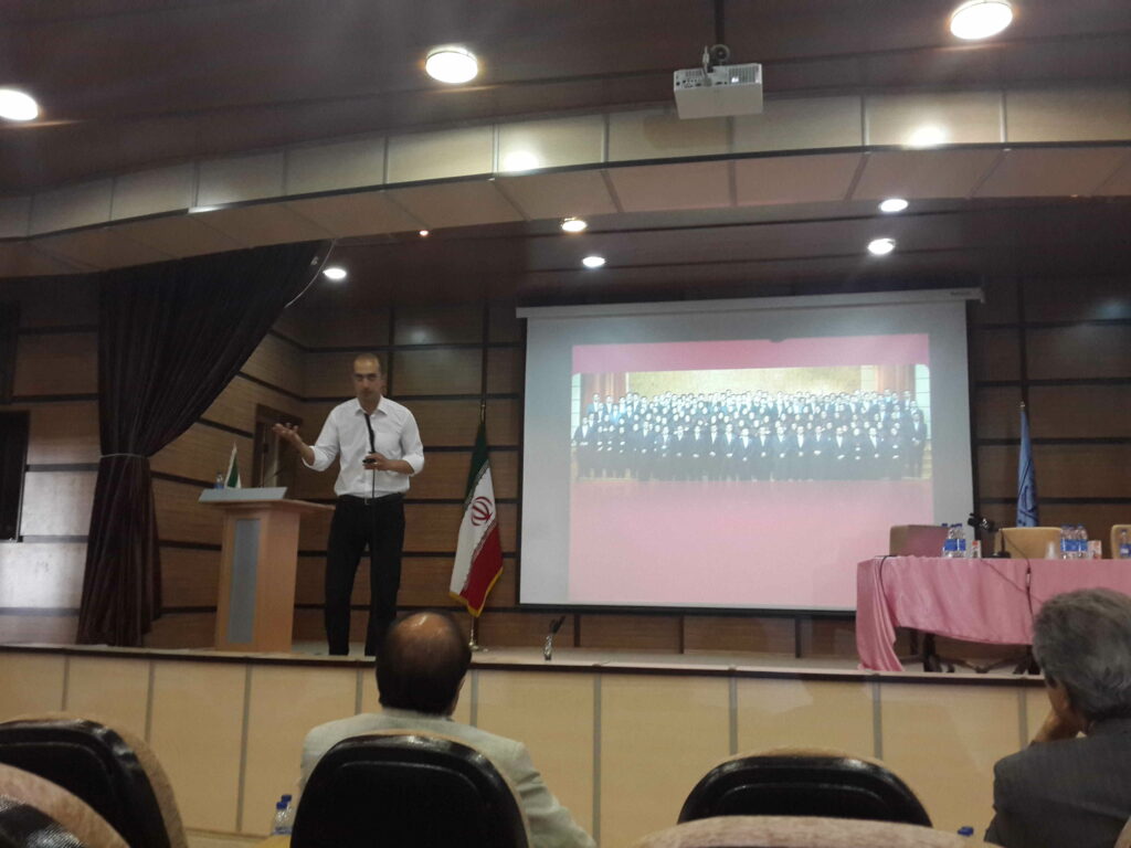 ارایه شاهین طبری در همایش کارآفرینی در بستر IT درباره موفقیت تیم چارگون