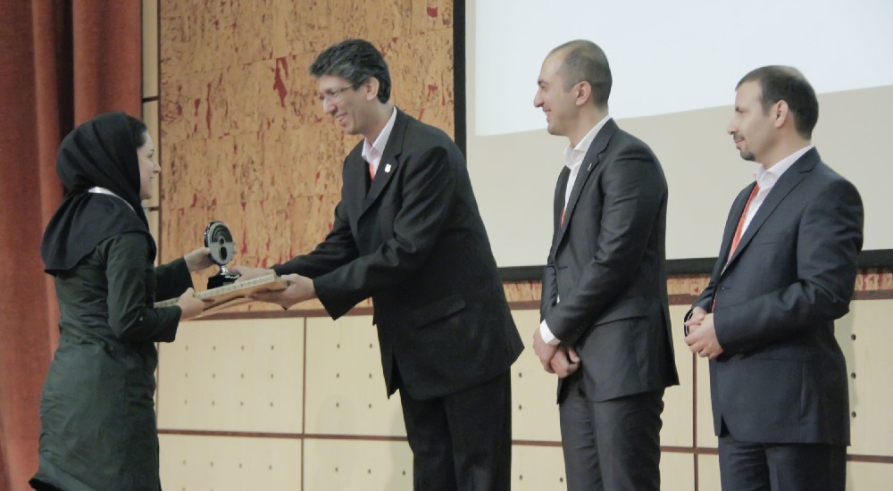 انتخاب «سازمان الکترونیکی برگزیده» در چهارمین گردهمایی سالانه مشتریان چارگون 2315614