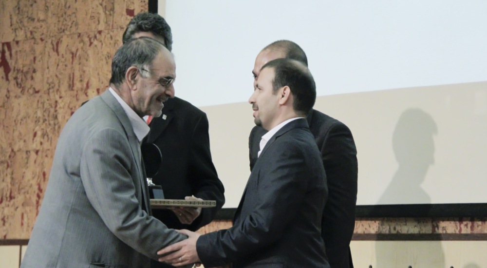 انتخاب «سازمان الکترونیکی برگزیده» در چهارمین گردهمایی سالانه مشتریان چارگون 26418564