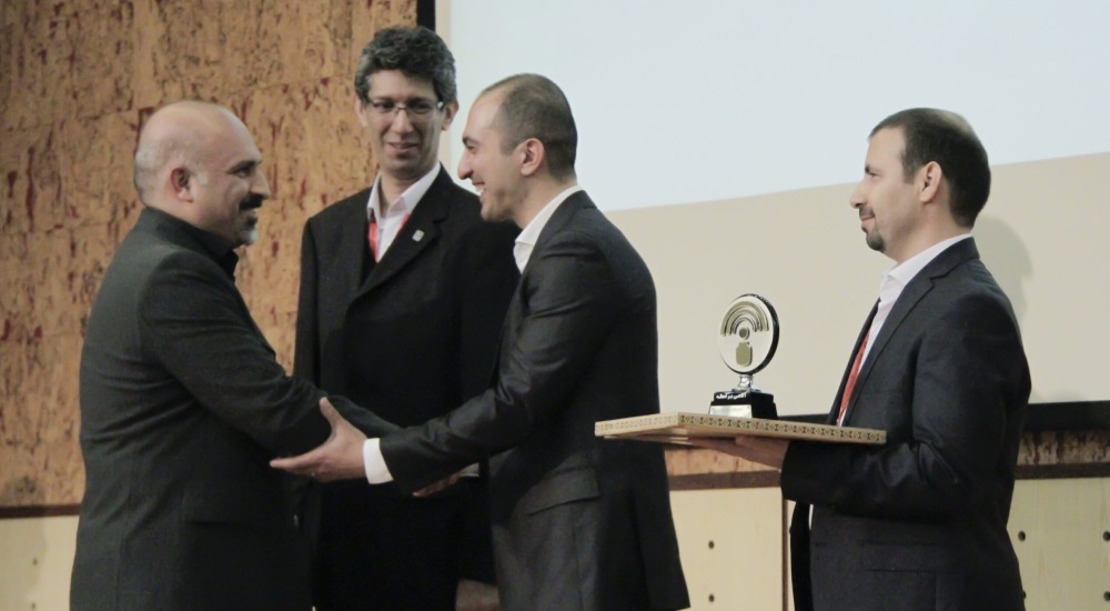 انتخاب «سازمان الکترونیکی برگزیده» در چهارمین گردهمایی سالانه مشتریان چارگون 968974