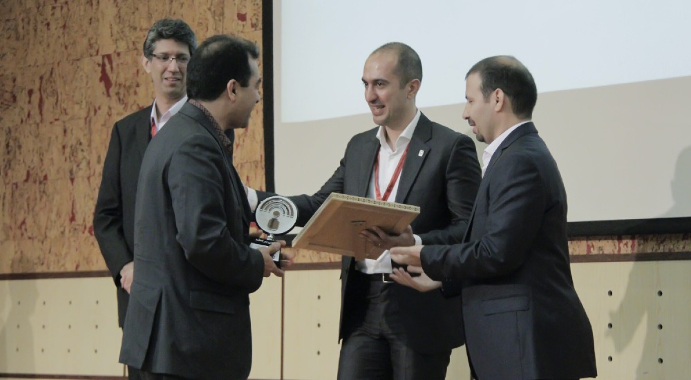 انتخاب «سازمان الکترونیکی برگزیده» در چهارمین گردهمایی سالانه مشتریان چارگون سازمان الکترونیکی برگزیده