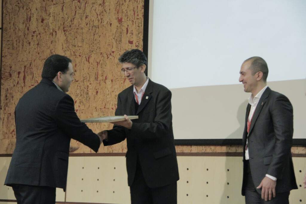 تقدیر از مقالات برتر در چهارمین گردهمایی سالانه مشتریان چارگون تقدیر از مقالات برتر در چهارمین گردهمایی سالانه مشتریان چارگون