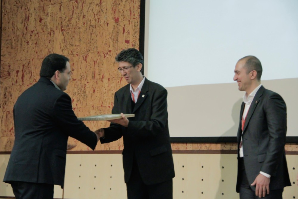 تقدیر از مقالات برتر در چهارمین گردهمایی سالانه مشتریان چارگون MG_0623d